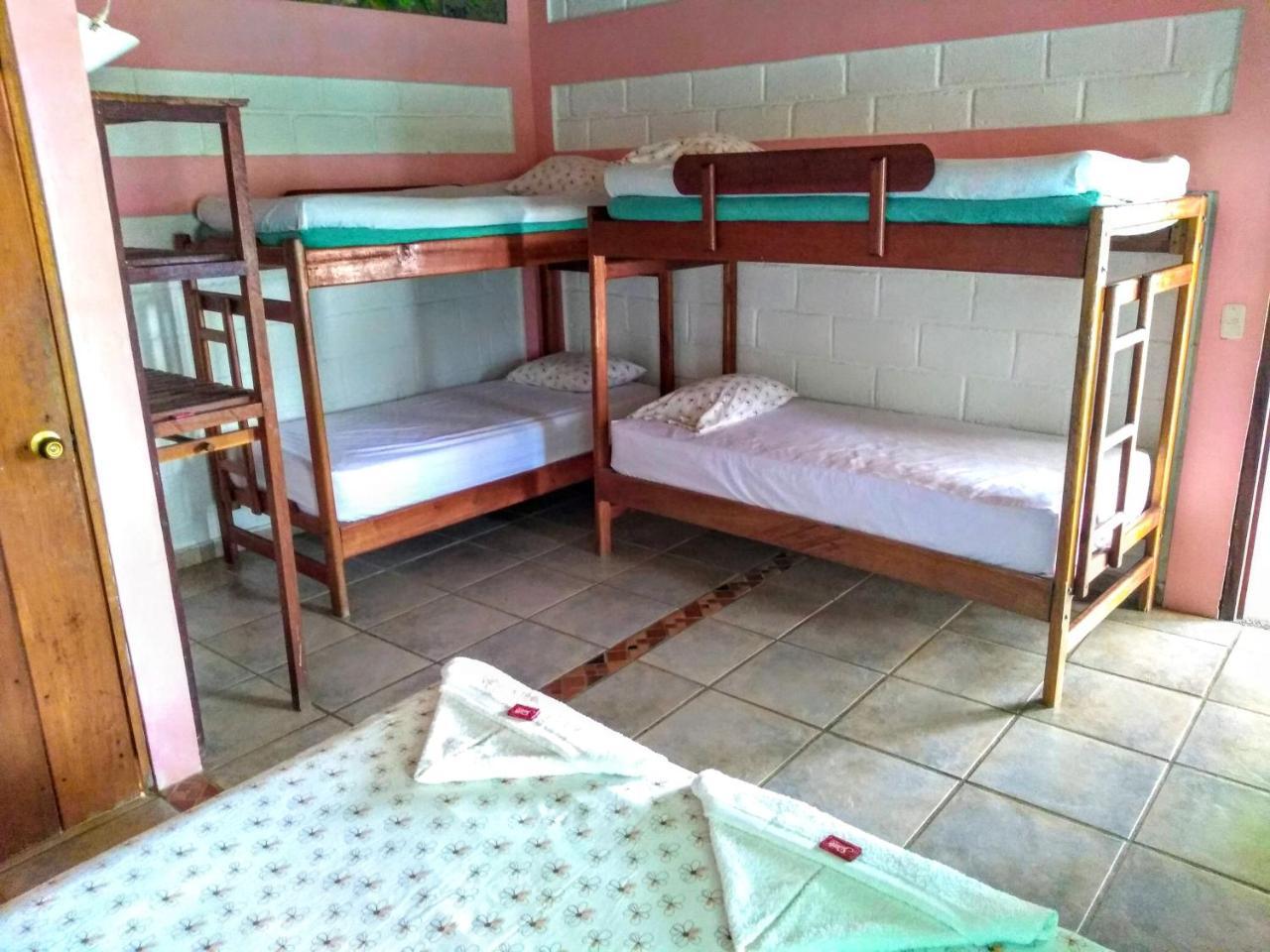 Hostal Капургана Экстерьер фото